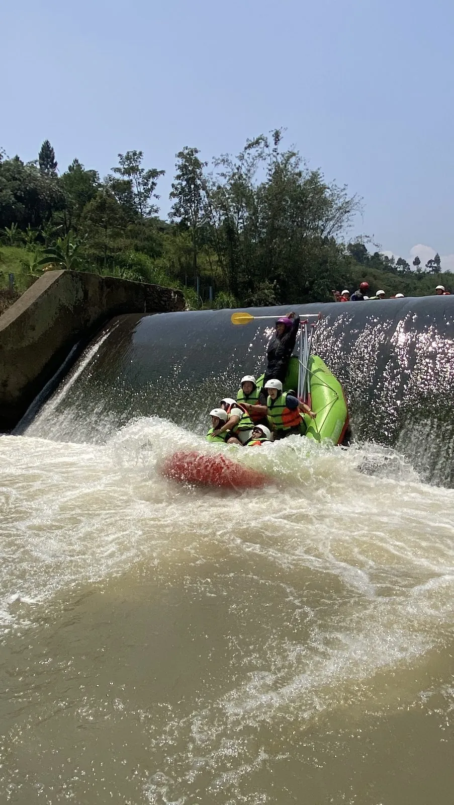 Sungai Cisadane dari sisi bendungan
